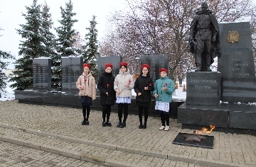 Возложение цветов к памятнику Неизвестного солдата.